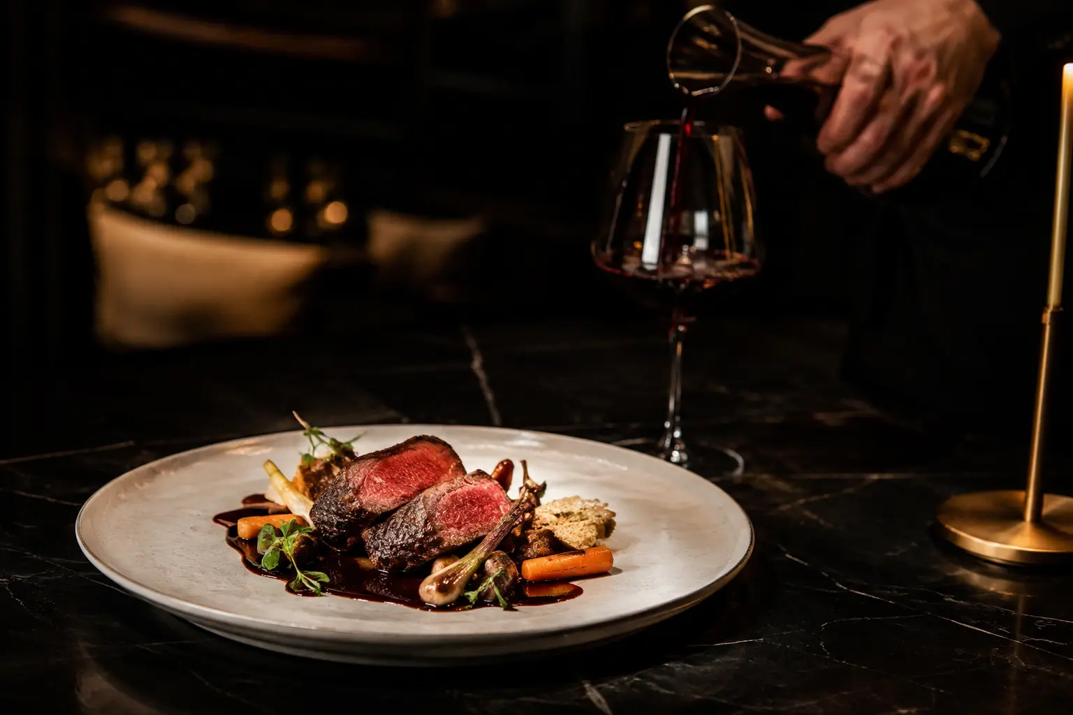 Assiette signature de bœuf braisé et accord de vin